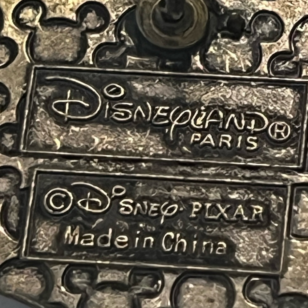 Disneyland Paris Ratatouille Collectible Pin - Picture 5 of 6